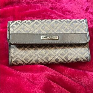 Tommy Hilfiger Gray and Silver Wallet with Metallic Logo